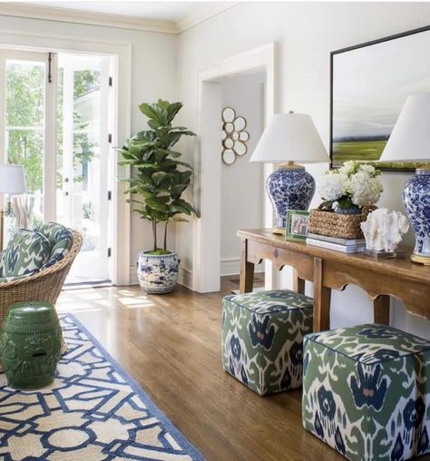 Creative Flower Pot Ideas, Diy Plant Decor, Blue And Green Living Room, Blue And White Living Room, Blue White Decor, Home Decor Living Room, Living Room Green, Blue Living Room, Home Decorating Ideas