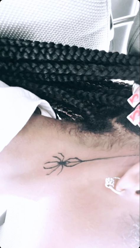 Tattoo Behind Ear Black Women, Henna Behind Ear, Spider Neck Tattoos Black Women, Spider Behind Ear Tattoo, Web Tattoo Behind Ear, Spider Ear Tattoo, Spider Tattoo Behind Ear, Back Of Neck Spider Tattoo, Tattoo Behind Ears For Women