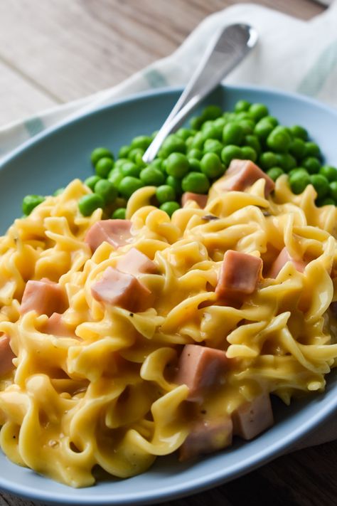 Cheesy Ham And Noodle Casserole, Rice With Chicken Recipes, Ham And Noodles, Ham Dinner Recipes, Ham And Noodle Casserole, Dance Around The Kitchen, Cooked Pineapple, Cheesy Pasta Recipes, Ham Pasta