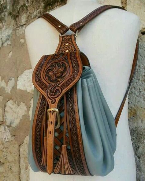 Anting Manik, Leather Projects, Fantasy Clothing, Fantasy Fashion, Character Outfits, Larp, Leather Purse, Leather Working, Hobo Bag