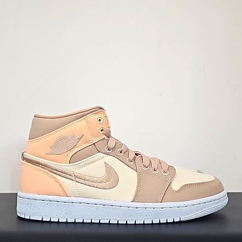 Air Jordan 1 Mid Se Size Women's 7.5 Sku Dv0427 102 Brand New With Original Box Shipping Same Day Or Next Day Pet Smoke Free 100% Authentic Jordan Gold, Air Jordan 1 Mid Se, Shoes Air, Womens Jordans, Air Jordan 1 Mid, Jordan 1 Mid, Air Jordan 1, Jordan Shoes, Jordan 1