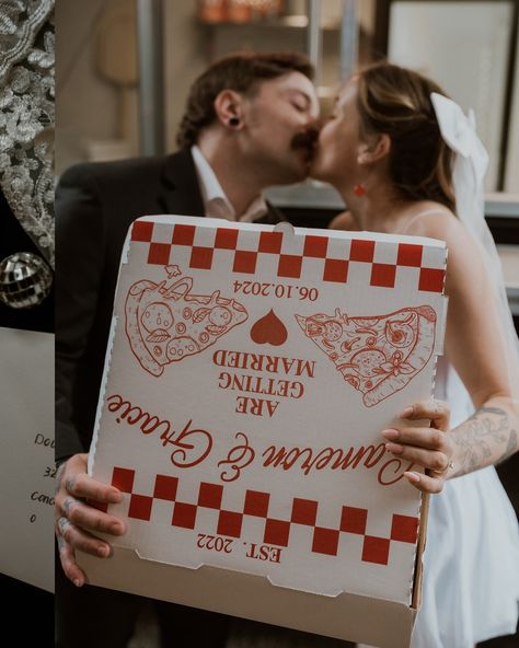 Thinking of having a pizza truck at your elopement? Count me IN!💋📸🍕🪩💫 But seriously, what a fun shoot! The theming of this elopement was SO perfect, and serves as a reminder that your special day should be whatever YOU want it to be! Want a food truck instead of a catered meal? DO IT! Want a more intrinsic and retro vibe rather than something more traditional? DO IT! Want to do a desert platter rather than get a large cake? You guessed it, DO IT! (… but if you are thinking of a pizza truck,... Pizza Theme Wedding, Wedding Pizza Truck, Just Married Pizza, Pizza Truck Wedding, Pizza At Wedding, Pizza Bar Wedding, Pizza Wedding Cake, Elope Party, Pizza Party Wedding