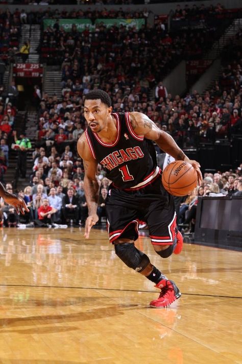 Derek Rose Wallpaper, Derrick Rose Chicago Bulls, Derrick Rose Bulls, Basketball Background, Basketball Tricks, Chicago Bulls Basketball, Bulls Basketball, Derek Rose, Basketball Tips