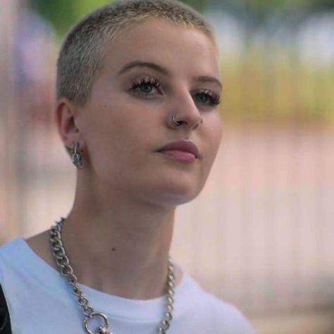 Lesbian Buzzcut Fade, Blond Buzzcut Woman, Harper Heartbreak High Icon, Women With Buzzcut, Growing Out A Buzzcut Women, Harper Mclean, Asher Yasbincek, Shaved Pixie Cut, Buzz Cut Women