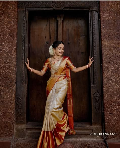 South Indian Engagement, Engagement Dress For Bride, South Indian Wedding Saree, South Indian Bride Saree, Wedding Fits, Bride Photos Poses, Kerala Bride, Bridal Sarees South Indian, Indian Kurti