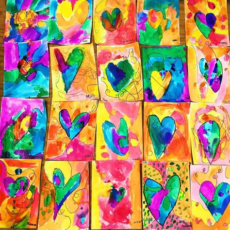 This colorful heart art project is great for all ages and is perfect for a fun and colorful Valentine's Day art project. Rock Drawing, Heart Art Projects, Valentine Art Projects, Valentines Watercolor, Heart Projects, Preschool Valentines, Valentine Projects, Elementary Art Projects, Heart Painting