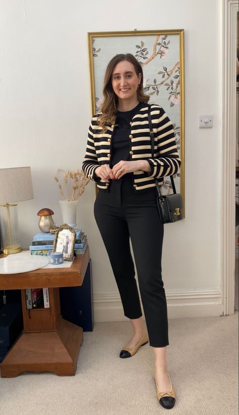 Striped Lady Jacket Outfit, Stripe Cardigan Outfit, Jumper Outfits, Casual Elegant Outfits, Style Inspiration Classic, Clothing Guide, Corporate Outfits, Artist Outfit, Cardigan Outfits