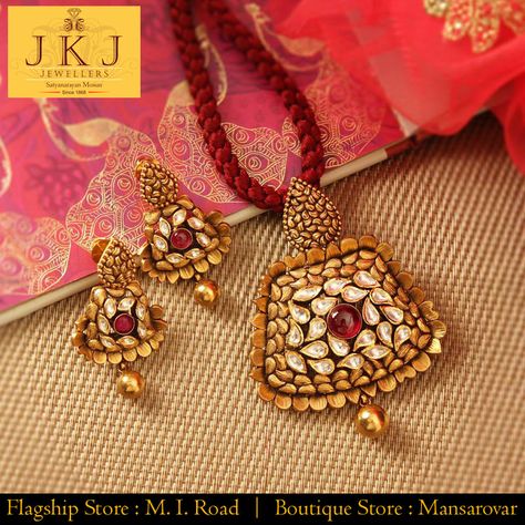 #BestJewelleryinJaipur #jkj #jkj_jewellers #jaipurjewellery #Bridalpolkijewellery Antique Gold Pendant, Jewelry Necklace Simple, Unique Gold Jewelry Designs, Diamond Pendant Jewelry, Antique Necklaces Design, New Gold Jewellery Designs, Fancy Jewelry Necklace, Modern Gold Jewelry, Antique Jewellery Designs