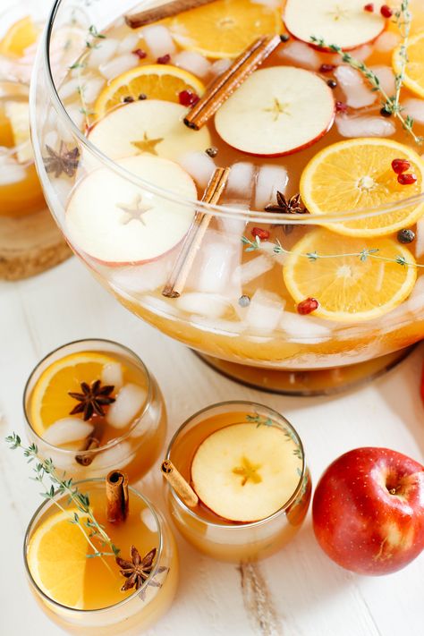 Punch Thanksgiving, Weihnachtlicher Cocktail, Cider Punch, Apple Cider Punch, Spiked Apple Cider, Desserts Thanksgiving, Cider Bar, Apple Cider Recipe, Cider Cocktails