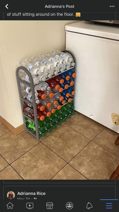 Bottled Water Storage, Drink Storage, Apartment Decorating Living, Water Bottle Storage, Kitchen Storage Hacks, Desain Pantry, House Organisation, Kitchen Organization Diy, Bottled Water