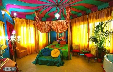 Zzzzzzzzzzzzzz... Clowncore Room, Clown Bedroom, Clown Room, Circus Bedroom, Clown House, Mermaid Palace, Circus Room, Neon Candy, Carnival Parties