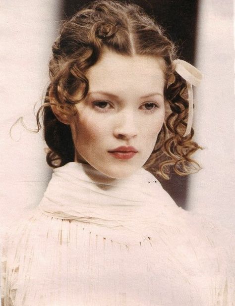 MUSE on Twitter: "kate moss for anna sui, 1994… " Kate Moss 90s, Original Supermodels, 90s Models, Linda Evangelista, Anna Sui, Mode Inspo, Kate Moss, Looks Style, Young Woman