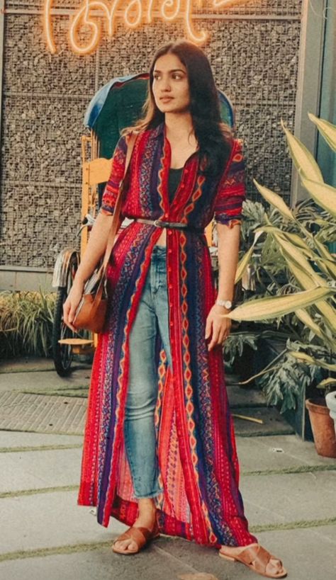 Western Desi Outfits, India Vacation Outfit Ideas, Outfits For Jaipur Trip, Boho Indian Outfits, Jaisalmer Outfit Ideas, Outfits For Rajasthan Trip, Rajasthan Outfit Ideas, Udaipur Outfit Ideas, Indowestern Outfits Casual