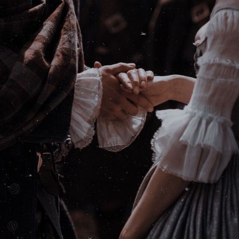 Lovers Dark Aesthetic, Wuthering Heights Aesthetic, Heights Aesthetic, Bridgertons Aesthetic, 1800s Aesthetic, Era Victoria, Royalty Core, Royal Core, Medieval Aesthetic