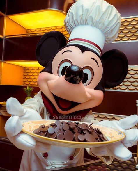 Master Chef Mickey Mickey Classroom, Disney Baking, Chef Mickey, Pluto Disney, Disney Eats, Disney World Characters, Mickey Mouse Art, Disney Rides, Disney Nerd