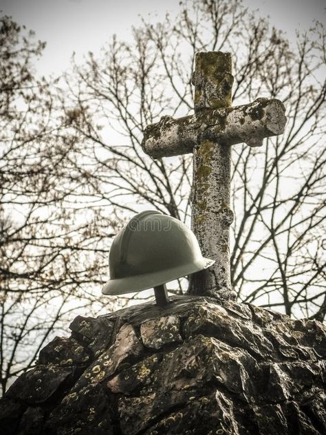 World war first memorial. Old monument to world war the first soldiers #Sponsored , #Ad, #sponsored, #war, #soldiers, #world, #World Design Painting, Aesthetic Art, Monument, Soldier, The First, Stock Images, Art Design, Stock Photos, Design