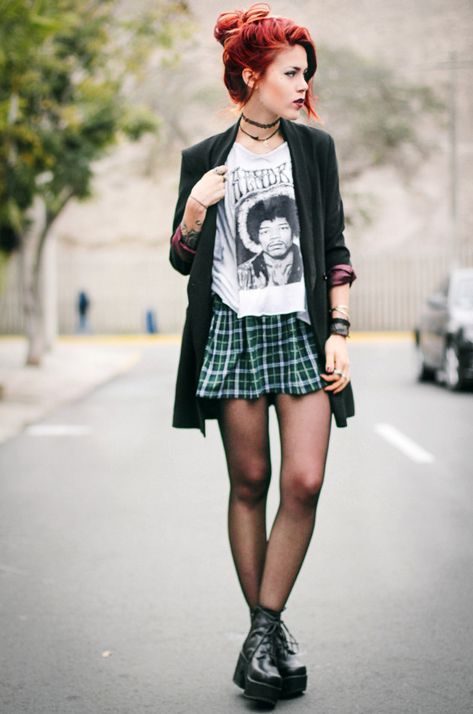 badass Gothic Wardrobe, Fashion Guys, Punk Skirt, Luanna Perez, Dark Pop, Look Grunge, Fall Fashion Skirts, Grunge Outfit, 90s Fashion Grunge