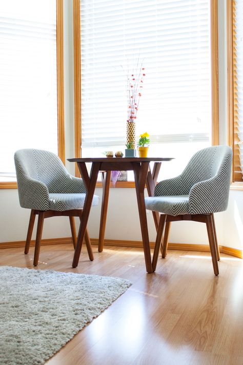 Kendall’s Bright Pacific Northwest Gem Small Table And Chairs, Small Dining Room Table, Small Dining Room, Dining Interior, Dining Room Design Modern, Bellingham Washington, Modern Farmhouse Dining, Modern Ranch, Dining Room Ideas