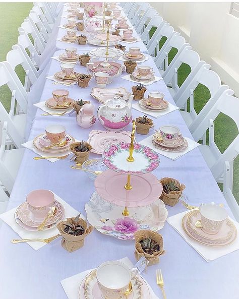 Outdoor High Tea Party Table Settings, Tea Party Layout, Kids High Tea Party, Yea Party Set Up, Yea Party Table Decor, Tea Party Long Table, Tea Tablescapes, Tea Party Round Table Set Up, High Tea Set Up