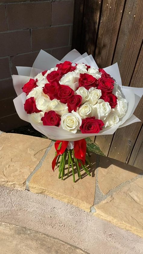 Red White Rose Bouquet, Valentines Bouquet, Red Rose Arrangements, Red Flower Bouquet, Roses Bouquet Gift, Flowers For Valentines Day, Flower Boquet, Birthday Flowers Bouquet, White Flower Bouquet