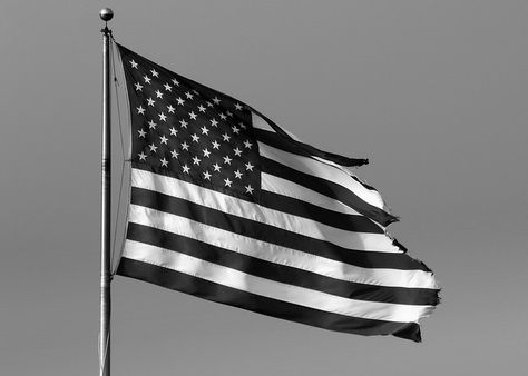 Although in black and white, the flag of the United States of America is a true iconic symbol.  It is recognized by most people in the world. American Flag Black And White, Black And White Flag, Android Wallpaper Dark, Sea To Shining Sea, Wallpaper Dark, Elements Of Design, Black And White Aesthetic, The Flag, White Aesthetic