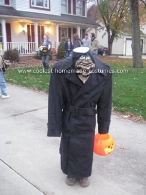 Homemade Headless Man Costume: My son wanted to be the headless horseman for Halloween last year so... where do I start?  A trip to Goodwill yielded a trenchcoat, a scarf, and a black Headless Man Costume, Headless Horseman Costume, Holiday Crafts Halloween, Headless Man, The Headless Horseman, Scary Tales, Holloween Costume, Harvest Party, Headless Horseman