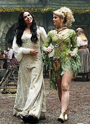 Regina and Tinkerbell - Once upon a time Evil Queen Halloween Costume, Once Upon A Time Peter Pan, Rose Mciver, Fairy Tale Costumes, Princess Cosplay, Outlaw Queen, The Abc, Emma Swan, Jennifer Morrison