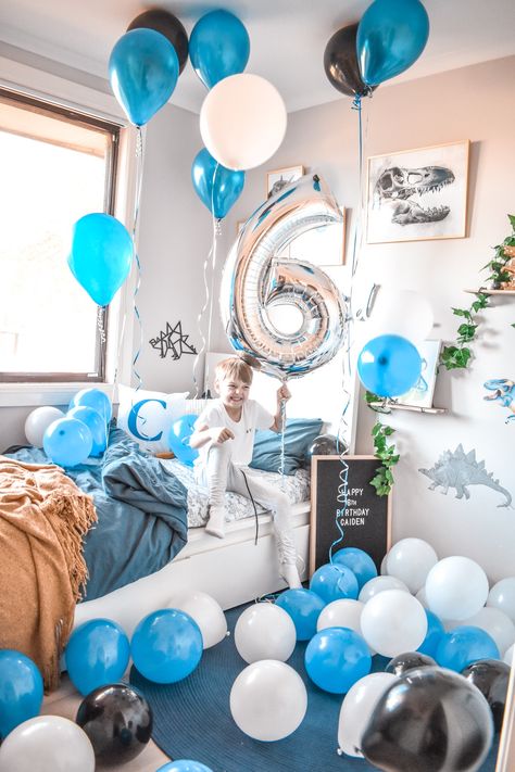 Surprise Birthday Decorations, Birthday Decorations Kids, Shared Bedroom, Simple Bedroom, Boy's Bedroom, Birthday Surprise, 8th Birthday, Bedroom Set, 1st Birthday Parties