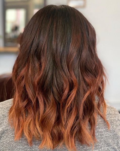 Dark Root Auburn Balayage, Copper To Dark Brown Hair, Light Brown And Auburn Balayage, Brown Hair Ginger Balayage, Straight Copper Balayage, Partial Copper Balayage, Cowboy Copper Hair Brunette Ombre, Copper Ends On Brown Hair, Partial Balayage Copper