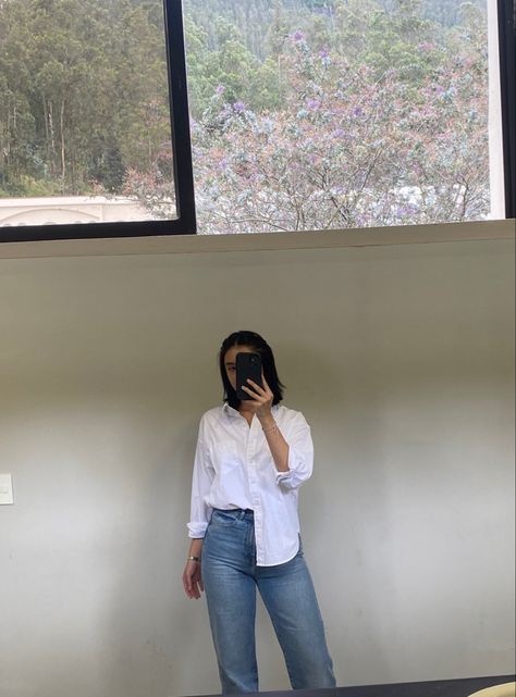 Simple outfit Jeans And White Shirt, Outfit With Jeans, Simple Fits, Everyday Outfit, Simple White, Jean Outfits, Ripped Jeans, White Shirt, Everyday Outfits