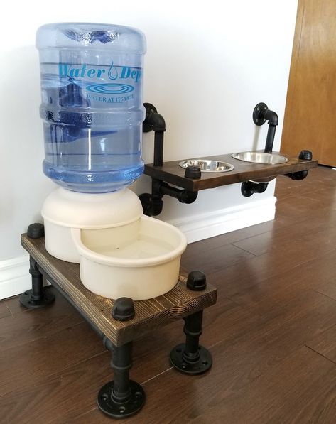 Elevated Dog Feeding Station Diy, Dog Food Station For Two Dogs, Large Dog Feeding Station, Multiple Dog Feeding Station, Doggie Corner Ideas, Dog Water Bowl Ideas, Dog Food And Water Station, Dog Feeding Station Diy, Dog Station