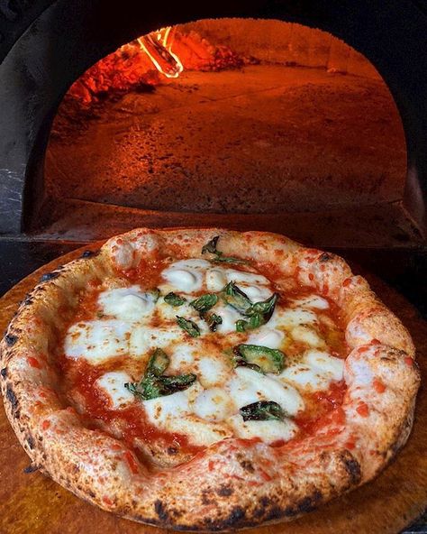 Italy's most emblematic culinary creation, the genuine pizza Napoletana is made with just a few simple ingredients and prepared in only two… | Instagram Pizzas Aesthetic, Italian Pizza Aesthetic, Napolitana Pizza, Pizza Napoletana Aesthetic, Pizza In Italy Aesthetic, Pizza In Italy, Napoletana Pizza, Pizza Italy, Napoli Pizza