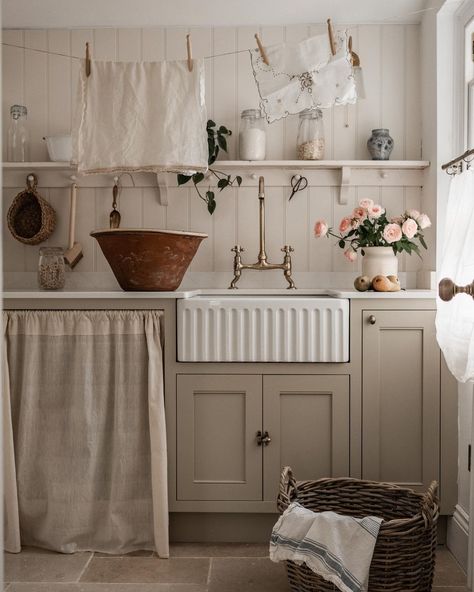 Vintage Home Remodel Ideas, French Door Laundry Room, Magnolia Laundry Room, Country Style Laundry Room, Vintage Style Laundry Room, Modern Vintage Laundry Room, European Laundry Room, Nicola Huthwaite, French Country Laundry Room Ideas