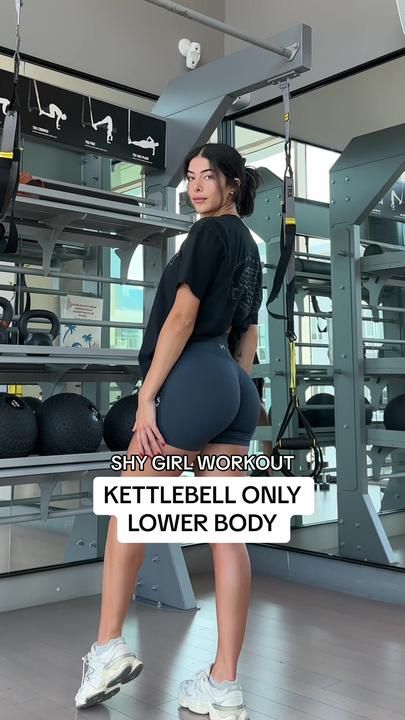 Kettle Bell Leg Workout, Kettlebell Sumo Squat, Lunch Workout, 3 Day Workout, Lean Leg Workout, Workout Kettlebell, Workout Gym Routine, Thighs Exercises, Workout Splits