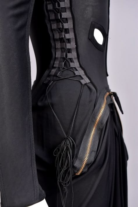 Long Skirt Low Waist, Zipper Fashion Detail, Sports Wear Fashion, Monochromatic Fashion, Creative Clothes, Zipper Fashion, Concept Clothing, Zippers Fashion, Edgy Chic