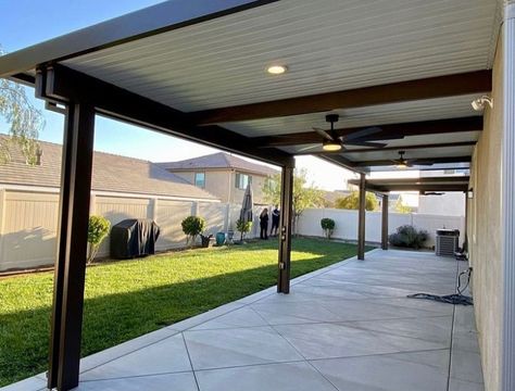 4K wrap with Alumawood top over an island in Orange County. #4K #alumawood #patiodesign #outdoorkitchen #outdoorliving | Instagram Backyard With Concrete Ideas, Arizona Covered Patio Ideas, Ideas Para Terrazas, Arizona Backyard Ideas, Stain Concrete, Arizona Backyard, Patio Remodel, Backyard Layout, Concrete Ideas