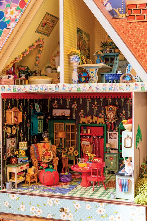 Mary Engelbreit - Women Create Cool Doll Houses, Mary Engelbreit Dollhouse, Doll House Inspiration, Doll House Ideas, Dollhouse Design, Books Design, Calico Critters Families, Painted Trays, Mini Doll House