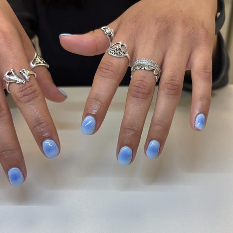 I’m in love with aura nails!! 🫐💙🦋 Short Oval Nails With Design, Aura Nails On Natural Nails, Square Aura Nails Short, Non Acrylic Nail Ideas Short Gel, Aura Nails On Short Nails, Aura Toe Nails, Short Aura Nails Square, Simple Aura Nails, Aura Nails Gel