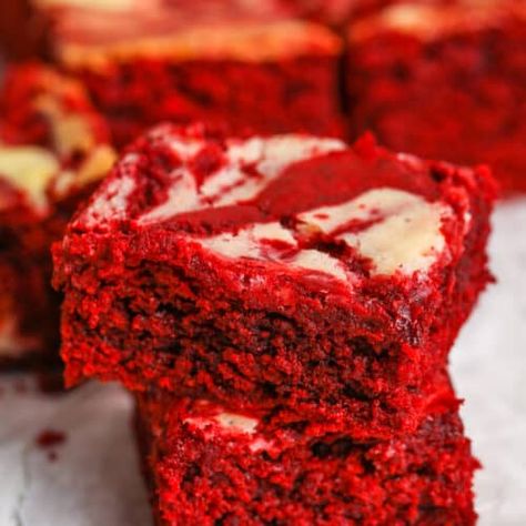 Red Velvet Honey Bun Cake, Red Velvet Banana Pudding Cheesecake, Red Velvet Brownies From Box Cake Mixes, Brownies With Cake Mix, Cake Box Brownies, Red Velvet Cake Mix Recipes, Brownies From Cake Mix, Brownie Board, Red Velvet Brownies Recipe