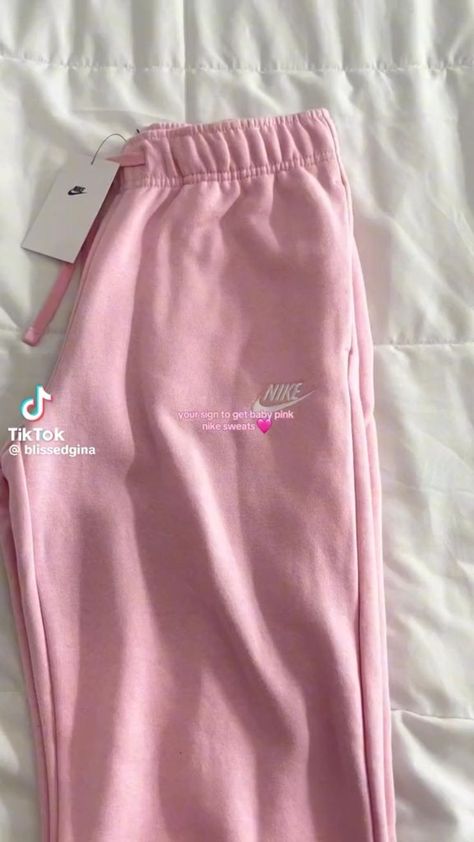 Pink Sweats Aesthetic, Pink Nike Sweat, Pink Cotton Sports Sweats, Pink Fleece Crew Neck Sweats, Playful Pink Nike Sets, Pink Sweats, Fitness Wear Outfits, Pink Lifestyle, Casual Preppy Outfits