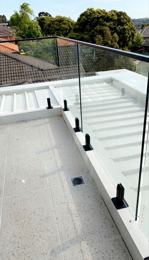 Balcony Handrail Design, Handrail Design Outdoor, Balcony Glass Railing Design, Glass Railing Balcony, Glass Fencing Balcony, Glass Outdoor Railing, Outdoor Glass Railing Decks, Glass Railing Balcony Exterior Design, Glass Balcony Ideas