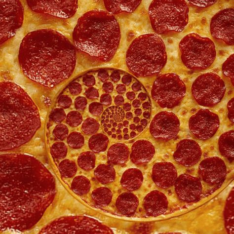 Pizza Pepperoni GIF - Pizza Pepperoni Food - Discover & Share GIFs Creative Pizza, Pizza Art, Ads Creative Advertising Ideas, Pizza Design, Craving Pizza, Dominos Pizza, Perfect Pizza, Easy Pizza, Food Ads