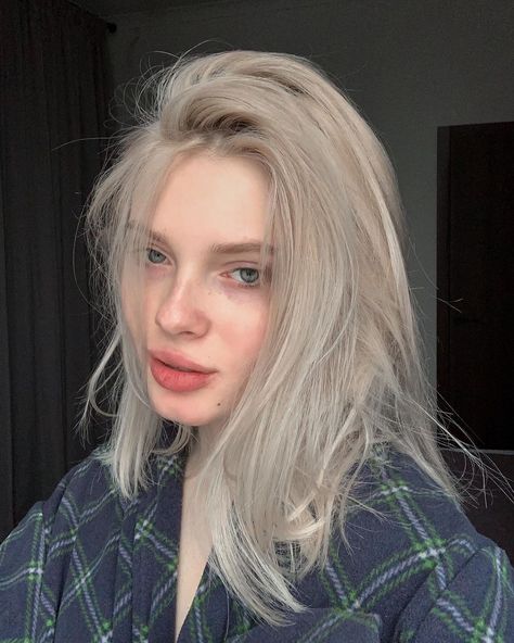 Platnium Blonde Hair, Blonde Aesthetic, Hair Nutrition, Hair Color Underneath, Ashy Blonde, Platinum Blonde Hair, Dye My Hair, Pale Skin, Face Hair