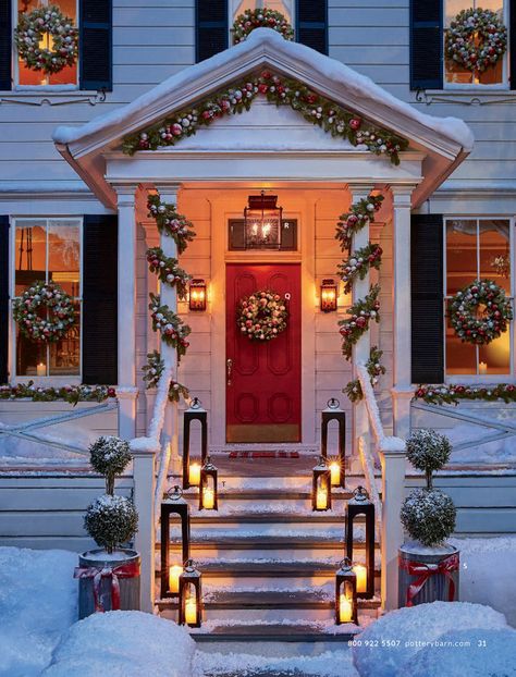 Front Door Christmas Decorations, Halloween Decorations Diy Outdoor, Christmas Front Porch, Christmas Front Doors, Christmas Porch Decor, Christmas Lanterns, Outdoor Christmas Lights, Decorating With Christmas Lights, Christmas Porch