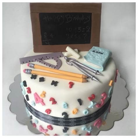 Math teacher birthday cake ! Teacher Theme Cake Design, Teacher Theme Cake, Math Cake, Teacher Birthday Cake, Math Party, Teachers Day Cake, Cookie Cake Ideas, Birthday Cake Design Ideas, Birthday Cakes For Boys