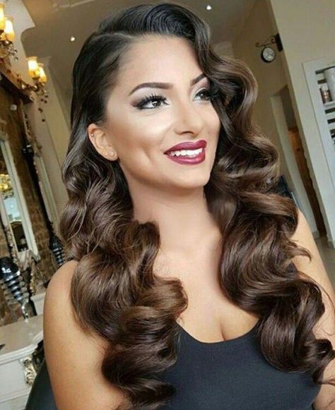 Acquire excellent suggestions on ”wedding hairstyles medium length”. They are on call for you on our site. Vintage Hairstyles For Long Hair, Long Hair Waves, Vintage Wedding Hair, Long Hair Wedding Styles, Trendy Wedding Hairstyles, Wedding Hair Inspiration, Wedding Hair Down, Wedding Hairstyles Updo, Hair Updo