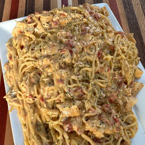 Chicken Spaghetti Recipe Crockpot, Cooking In The Midwest, Crockpot Chicken Spaghetti, Baked Chicken Spaghetti, Luke Brown, Chicken Spaghetti Recipes, Brown Recipe, Baked Bbq Chicken, Chicken Spaghetti