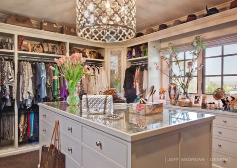 Celebrity Rooms - Khloe Kardashian- Now this is a Woman's Closet.. Master Closet Design, Contemporary Closet, Closet Island, Grand Dressing, Organized Closet, Built In Dresser, Walking Closet, Dream Closet Design, Walk In Closet Design