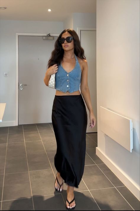 How To Style Black Midi Skirt, Black Silk Skirt Outfit Summer, Black Satin Skirt Outfit Casual, Silk Black Skirt Outfit, Black Satin Maxi Skirt Outfit, Black Midi Skirt Outfit Summer, Black Satin Skirt Outfit Summer, Satin Black Skirt Outfit, Black Satin Midi Skirt Outfit