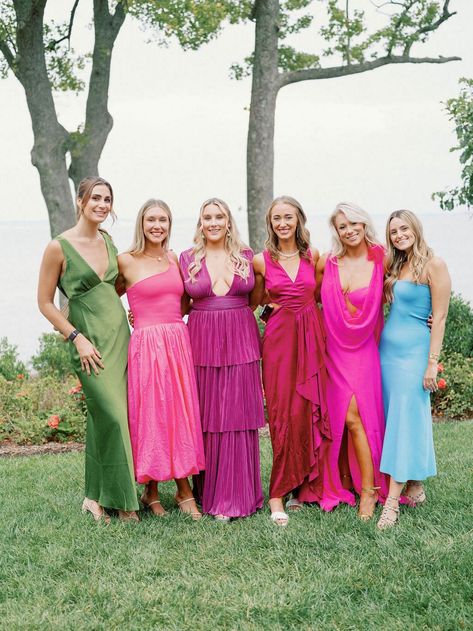 What To Wear To A Spring Wedding: 32 Guest Outfits Colorful Wedding Outfit Guest, Colorful Wedding Guest Outfits, Wedding Guest Outfit Spring, Spring Wedding Guest, Wedding Guest Outfit Summer, Spring Wedding Guest Dress, Summer Wedding Guests, Dress Code Wedding, Floral Gown